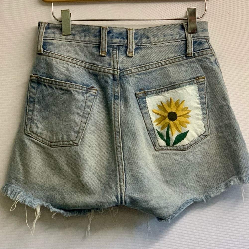 JOHN GALT sunflower pocket cut off jean shorts